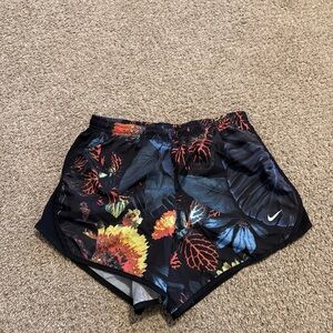 Nike Girl’s Floral Black Shorts, size large